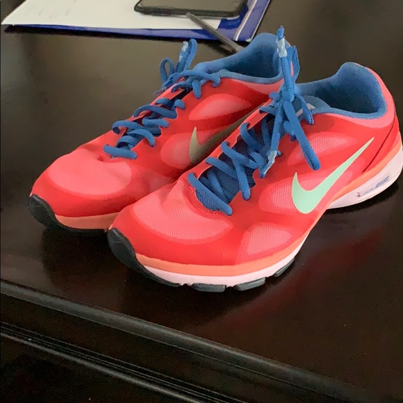 Nike Shoes - Nike running size 7 sneaker